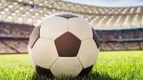 深圳队逆转重庆两江竞技，戴伟浚助平局王永珀任意球制胜中超第14轮